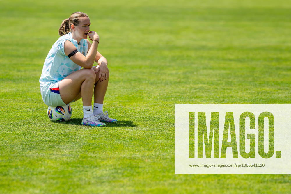 Elisabeth Terland of the Norwegian women s national football team at a training session during the UEFA Women s Euro 2025 on July 5, 2025 in Neuchatel Photo Vegard Grott BILDBYRAN kod VG VG0780 bbeng fotboll football soccer fotball fotballs em fotball em europamästerskap em uefa womens euro em 2025 träning practice training trening norge norway dam day4