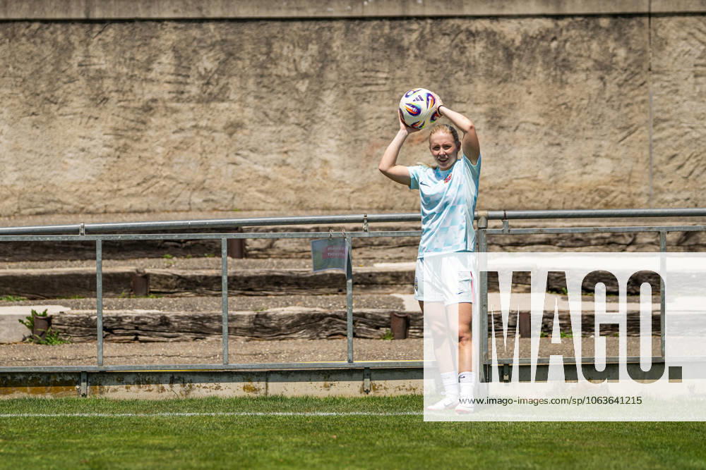 Thea Bjelde of the Norwegian women s national football team at a training session during the UEFA Women s Euro 2025 on July 5, 2025 in Neuchatel Photo Vegard Grott BILDBYRAN kod VG VG0780 bbeng fotboll football soccer fotball fotballs em fotball em europamästerskap em uefa womens euro em 2025 träning practice training trening norge norway dam day4