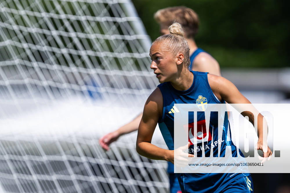 Hanna Bennison of the Swedish women s national football team at a training session during the UEFA Women s Euro 2025 Championship on July 5, 2025 in Cham Photo Mathias Bergeld BILDBYRAN code MB MB1171 fotboll football soccer fotbolls em europamästerskap em uefa womens euro uefa womens european football championship womens euro 2025 dam kvinner women träning practice training sverige sweden 4 bbeng