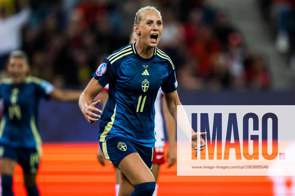 Stina Blackstenius of Sweden celebrates after 0 1 during the UEFA Women s Euro 2025 group stage football match between Poland and Sweden on July 8, 2025 in Luzern Photo Ludvig Thunman BILDBYRAN kod LT LT0707 fotboll football soccer fotbolls em europamästerskap em uefa womens euro uefa womens european football championship womens euro 2025 dam kvinner women polen sverige sweden poland 7 bbeng jubel