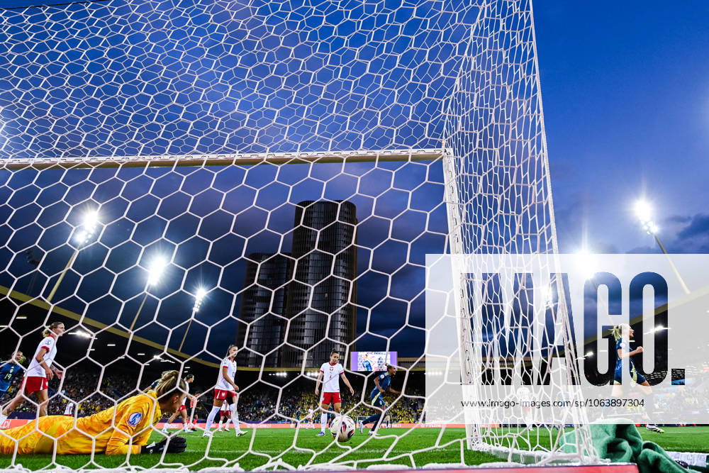 Stina Blackstenius of Sweden celebrates after scoring 0 1 during the UEFA Women s Euro 2025 group stage football match between Poland and Sweden on July 8, 2025 in Luzern Photo Mathias Bergeld BILDBYRAN code MB LT0707 fotboll football soccer fotballs em europamästerskap em uefa womens euro uefa womens european football championship womens euro 2025 dam kvinner women polen sverige sweden poland 7 bbeng jubel