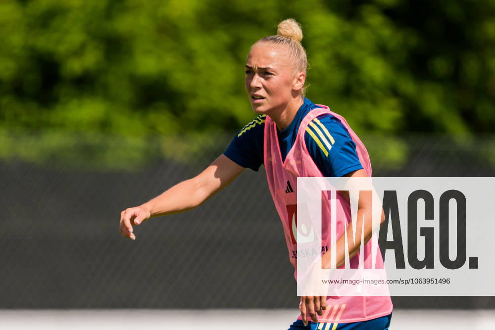 Hanna Bennison of the Swedish women s national football team at a training session during the UEFA Women s Euro 2025 Championship on July 9, 2025 in Cham Photo Ludvig Thunman BILDBYRAN code LT LT0708 fotboll football soccer fotballs em europamästerskap em uefa womens euro uefa womens european football championship womens euro 2025 dam kvinner women träning practice training sverige sweden day 7 bbeng