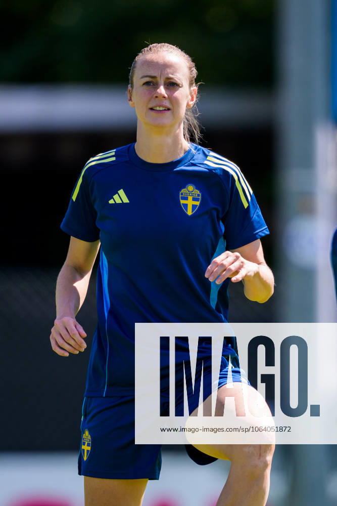 Amanda Ilestedt of the Swedish women s national football team at a training session during the UEFA Women s Euro 2025 Championship on July 11, 2025 in Cham Photo Ludvig Thunman BILDBYRAN code LT LT0711 fotboll football soccer fotbolls em europamästerskap em uefa womens euro uefa womens european football championship womens euro 2025 dam kvinner women träning practice training sverige sweden day 10 bbeng