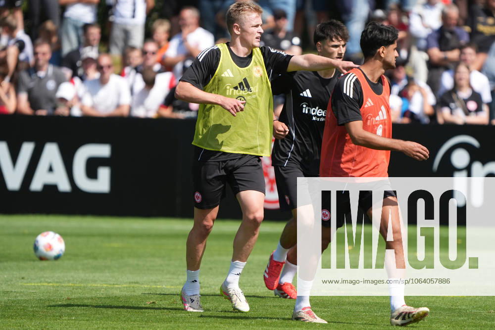 Jonathan Burkhardt Eintracht Frankfurt, 09 makes announcements Frankfurt 11 07 2025 Eintracht Frankfurt Training