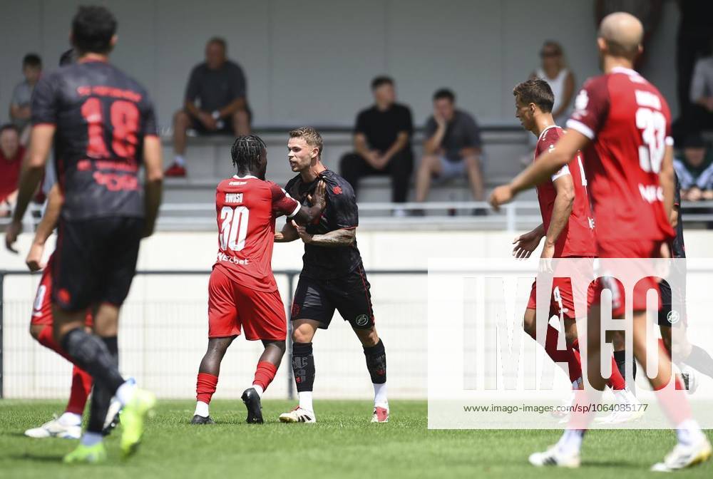 Rot Weiss Essen Fortuna Köln Soccer test match Rot Weiss Essen Fortuna Köln on 12 07 2025 at the stadium at the Hafenstrasse in Essen Kelsey Owusu Aninkorah Meisel Rot Weiss Essen , left Tom Geerkens Fortuna Köln , right deliver a scuffle Germany North Rhine Westphalia Essen Copyright ThorstenxTillmann