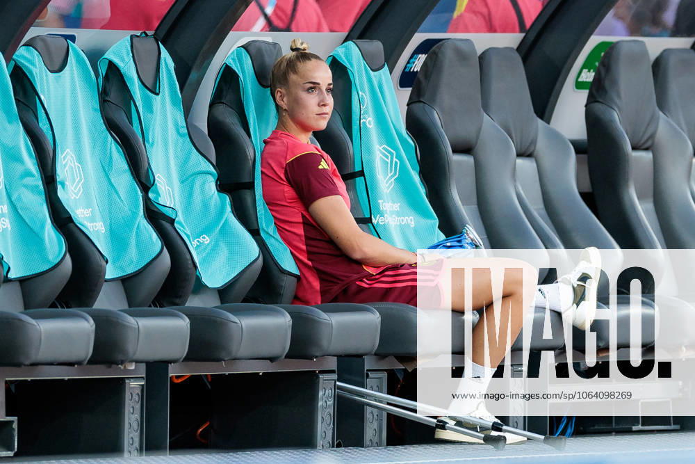UEFA Womens Euro 2025 Sweden Germany 12 07 2025 Giulia Gwinn Germany, 7 on the bench with crutches UEFA Womens Euro 2025 Sweden Germany Zurich, Letzigrund on 12 07 2025