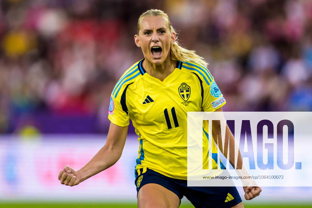Stina Blackstenius of Sweden celebrates after 1 1 during the UEFA Women s Euro 2025 group stage football match between between Sweden and Germany on July 12, 2025 in Zurich Photo Ludvig Thunman BILDBYRAN code LT LT0714 fotboll football soccer fotballs em europamästerskap em uefa womens euro uefa womens european football championship womens euro 2025 dam kvinner women sverige sweden germany deutschland tyskland bbeng jubel