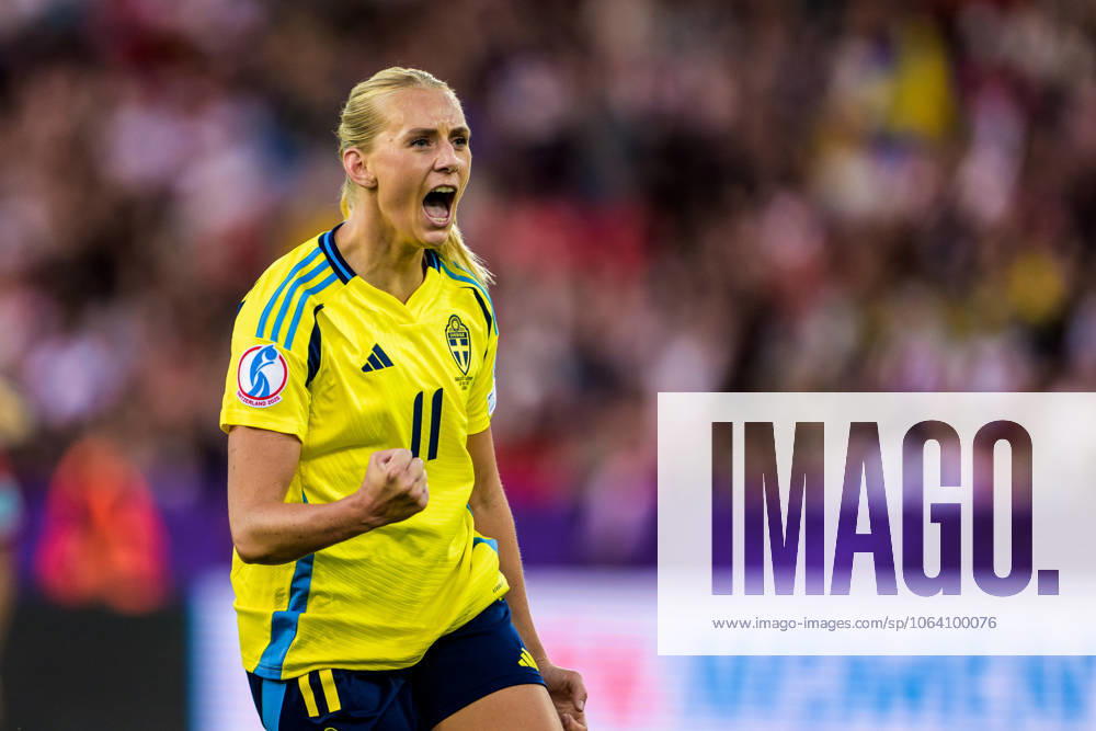 Stina Blackstenius of Sweden celebrates after 1 1 during the UEFA Women s Euro 2025 group stage football match between between Sweden and Germany on July 12, 2025 in Zurich Photo Ludvig Thunman BILDBYRAN code LT LT0714 fotboll football soccer fotballs em europamästerskap em uefa womens euro uefa womens european football championship womens euro 2025 dam kvinner women sverige sweden germany deutschland tyskland bbeng jubel
