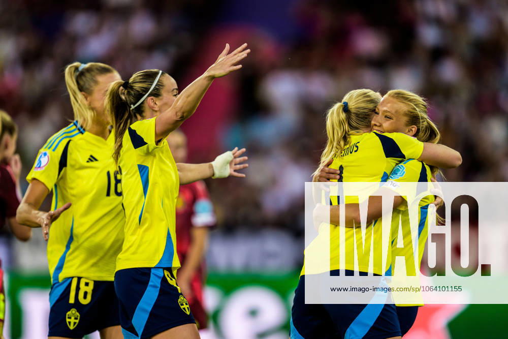Smilla Holmberg of Sweden celebrates after 2 1 during the UEFA Women s Euro 2025 group stage football match between between Sweden and Germany on July 12, 2025 in Zurich Photo Ludvig Thunman BILDBYRAN code LT LT0714 fotboll football soccer fotbolls em europamästerskap em uefa womens euro uefa womens european football championship womens euro 2025 dam kvinner women sver sver sweden germany deutschland tyskland bbeng jubel jubel