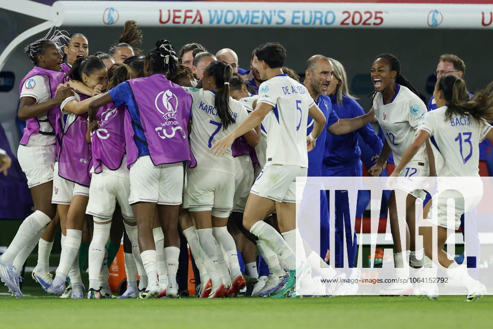 Cheering after the goal to 2 3, cheering, cheering, cheering, emotions around the scorer Delphine Cascarino France, 20 , 13 07 2025, Football, UEFA Womens Euro, Netherlands France, Switzerland, Basel, St Jakob Park