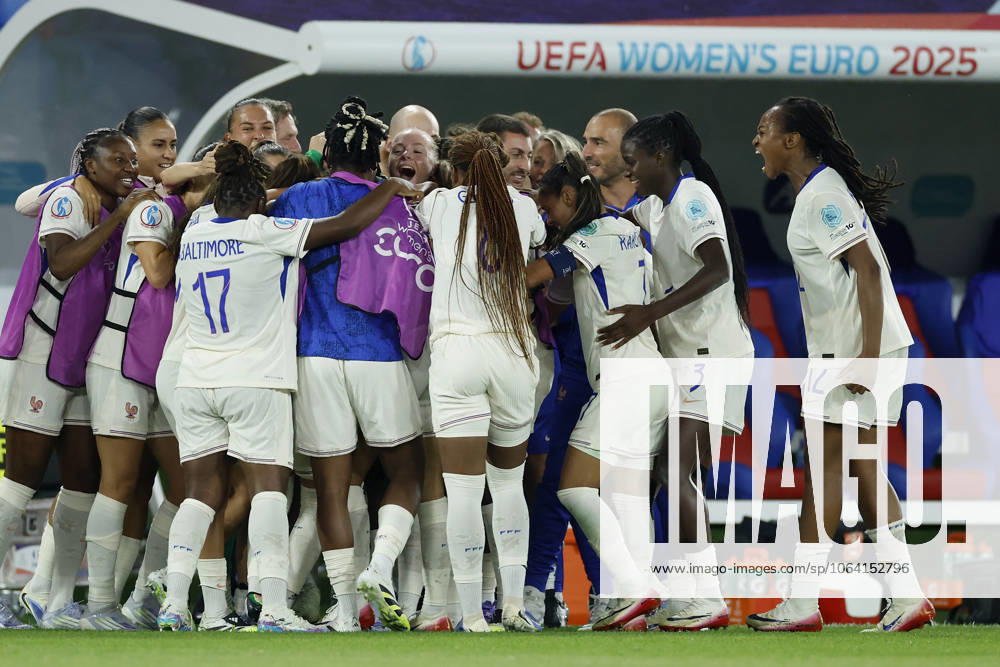 Cheering after the goal to 2 3, cheering, cheering, cheering, emotions around the scorer Delphine Cascarino France, 20 , 13 07 2025, Football, UEFA Womens Euro, Netherlands France, Switzerland, Basel, St Jakob Park