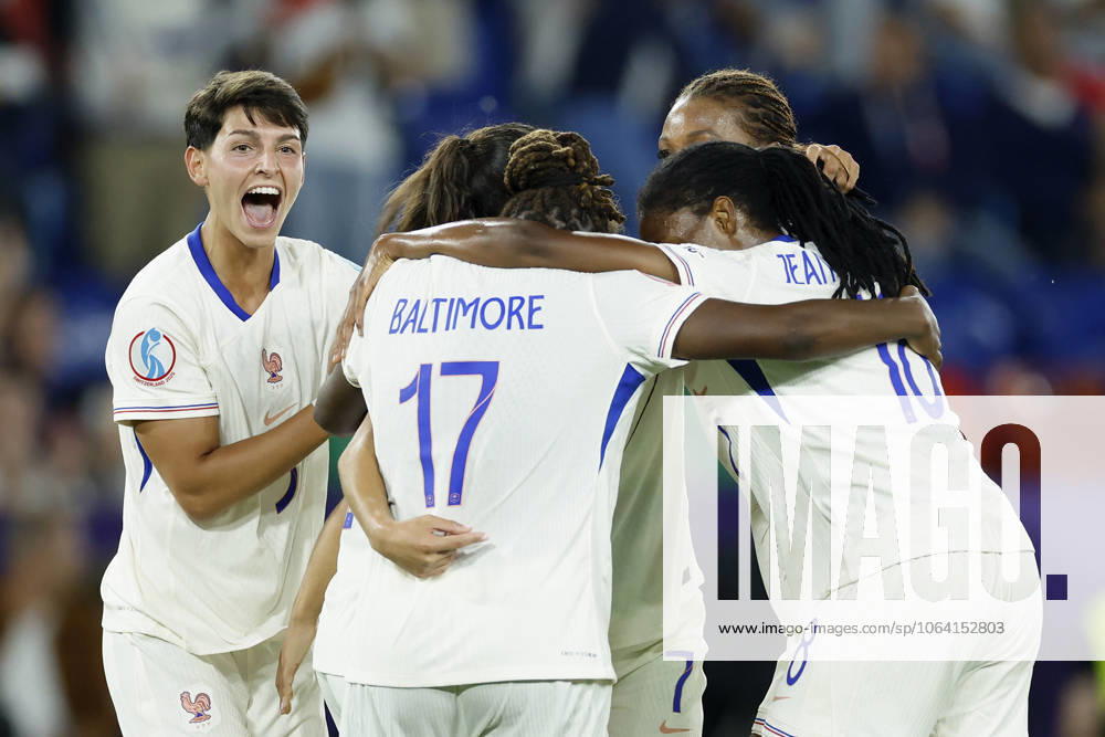 Cheering after the goal to 2 4, cheering, cheering, cheering, emotions, around the scorer Delphine Cascarino France, 20 , 13 07 2025, Football, UEFA Womens Euro, Netherlands France, Switzerland, Basel, St Jakob Park