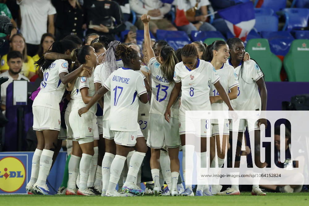 Cheering after the goal to 2 5, cheering, cheering, cheering, emotions around the scorer Sakina Karchaoui France, 7 , 13 07 2025, Football, UEFA Womens Euro, Netherlands France, Switzerland, Basel, St Jakob Park
