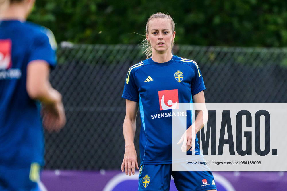 Amanda Ilestedt of the Swedish women s national football team at a training session during the UEFA Women s Euro 2025 Championship on July 15, 2025 in Cham Photo Ludvig Thunman BILDBYRAN code LT LT0718 fotboll football soccer fotbolls em europamästerskap em uefa womens euro uefa womens european football championship womens euro 2025 dam kvinner women träning practice training sverige sweden day 13 bbeng