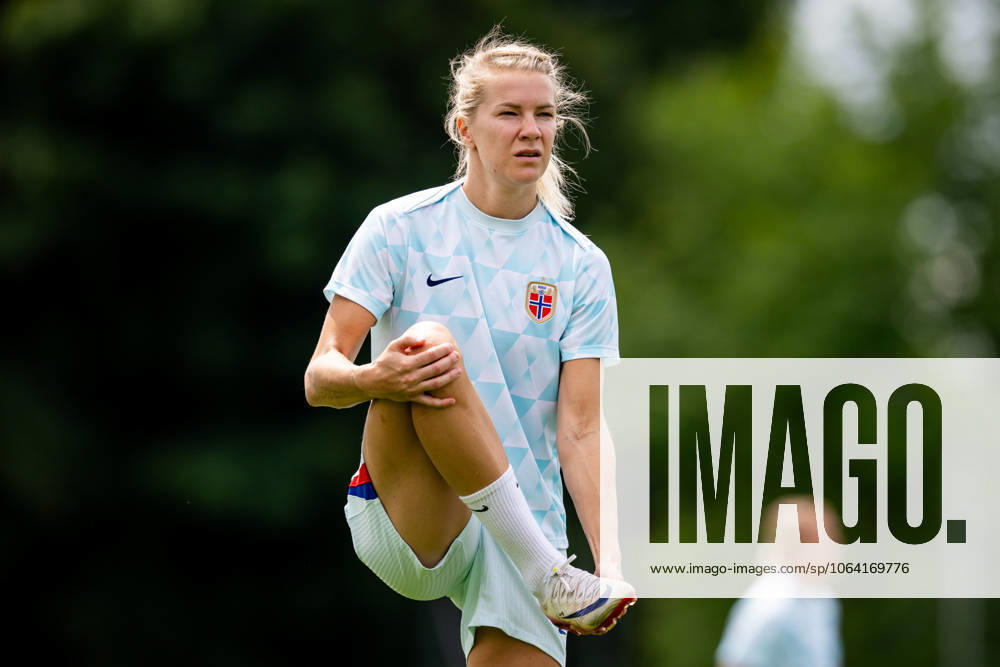 Ada Hegerberg of the Norwegian women s national football team at a training session during the UEFA Women s Euro 2025 on July 15, 2025 in Neuchatel Photo Vegard Grott BILDBYRAN kod VG VG0787 bbeng fotboll football soccer fotball fotballs em fotball em europamästerskap em uefa womens euro em 2025 träning practice training trening norge norway dam day14
