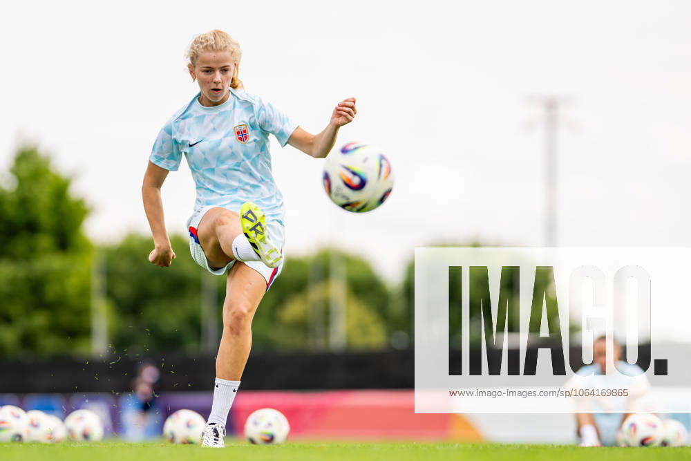 Justine Kielland of the Norwegian women s national football team at a training session during the UEFA Women s Euro 2025 on July 15, 2025 in Neuchatel Photo Vegard Grott BILDBYRAN kod VG VG0787 bbeng fotboll football soccer fotball fotballs em fotball em europamästerskap em uefa womens euro em 2025 träning practice training trening norge norway dam day14