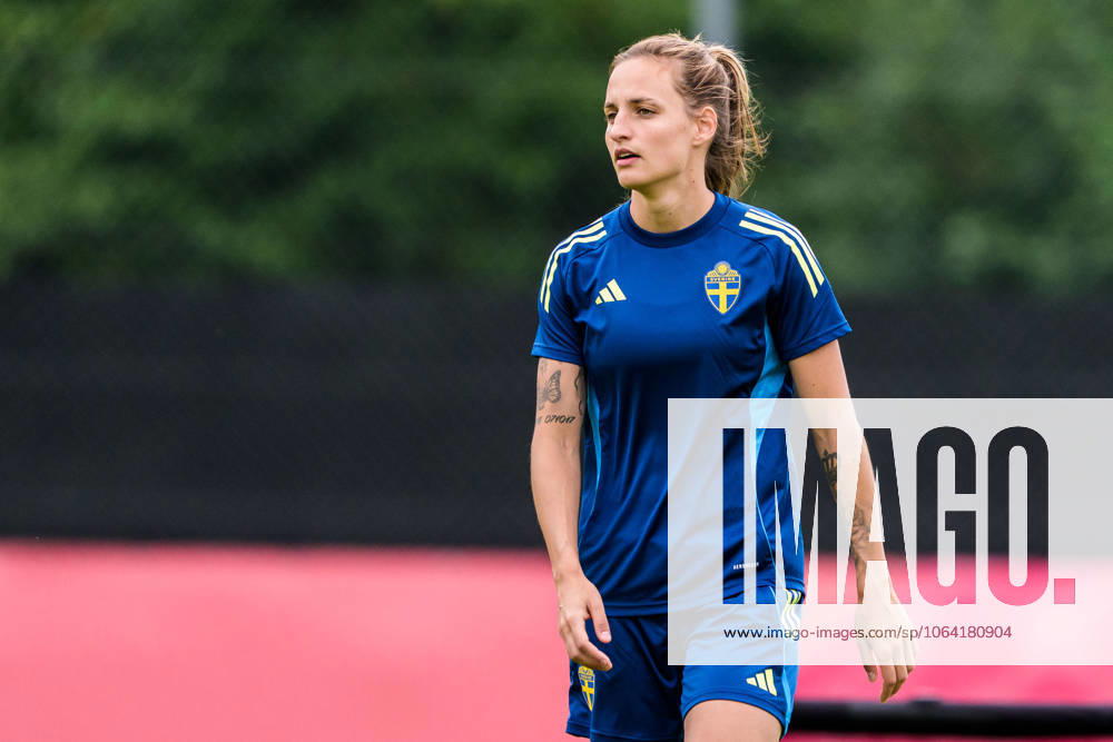 Nathalie Björn of the Swedish women s national football team at a training session during the UEFA Women s Euro 2025 Championship on July 16, 2025 in Cam Photo Ludvig Thunman BILDBYRAN code LT LT0720 fotboll football soccer fotbolls em europamästerskap em uefa womens euro uefa womens european football championship womens euro 2025 dam kvinner women träning practice training sverige sweden day 15 bbeng