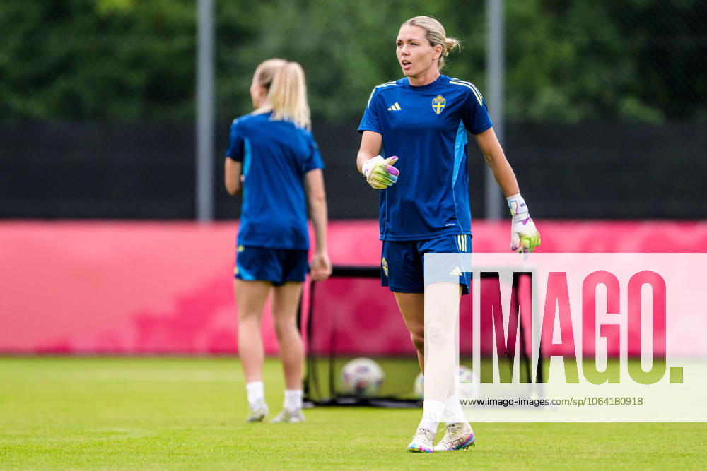 Goalkeeper Jennifer Falk of the Swedish women s national football team at a training session during the UEFA Women s Euro 2025 Championship on July 16, 2025 in Cam Photo Ludvig Thunman BILDBYRAN code LT LT0720 fotboll football soccer fotbolls em europamästerskap em uefa womens euro uefa womens european football championship womens euro 2025 dam kvinner women träning practice training sverige sweden day 15 bbeng