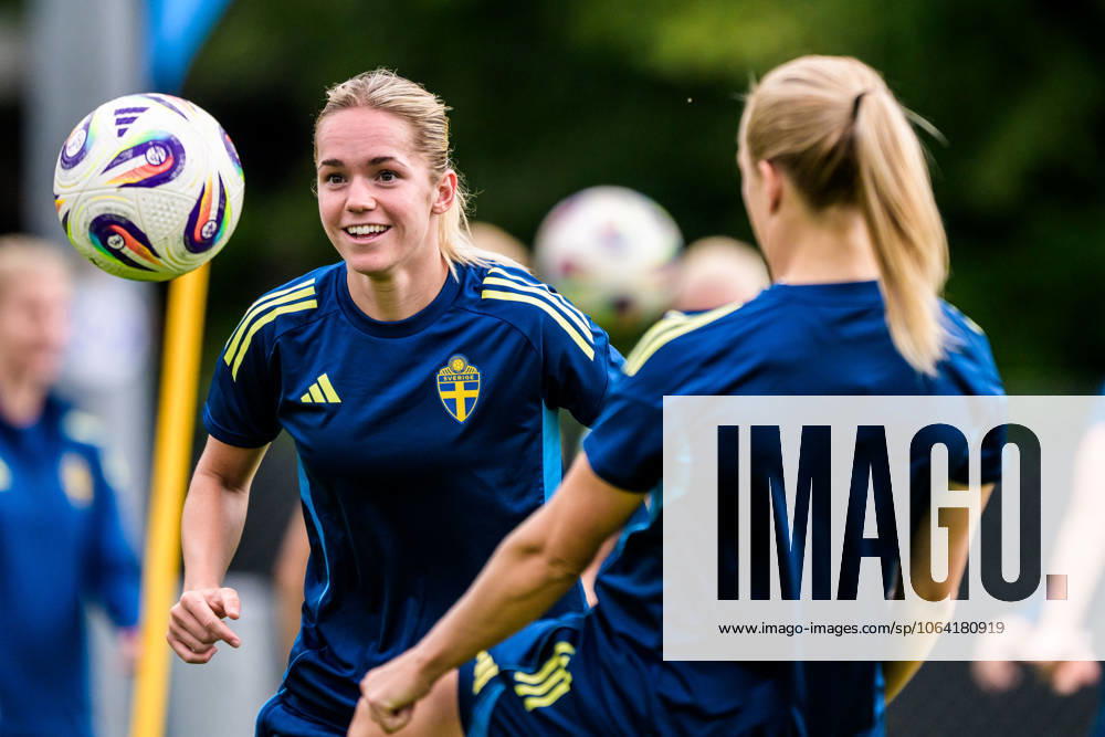 Hanna Lundkvist of the Swedish women s national football team at a training session during the UEFA Women s Euro 2025 Championship on July 16, 2025 in Cam Photo Ludvig Thunman BILDBYRAN code LT LT0720 fotboll football soccer fotballs em europamästerskap em uefa womens euro uefa womens european football championship womens euro 2025 dam kvinner women träning practice training sverige sweden day 15 bbeng
