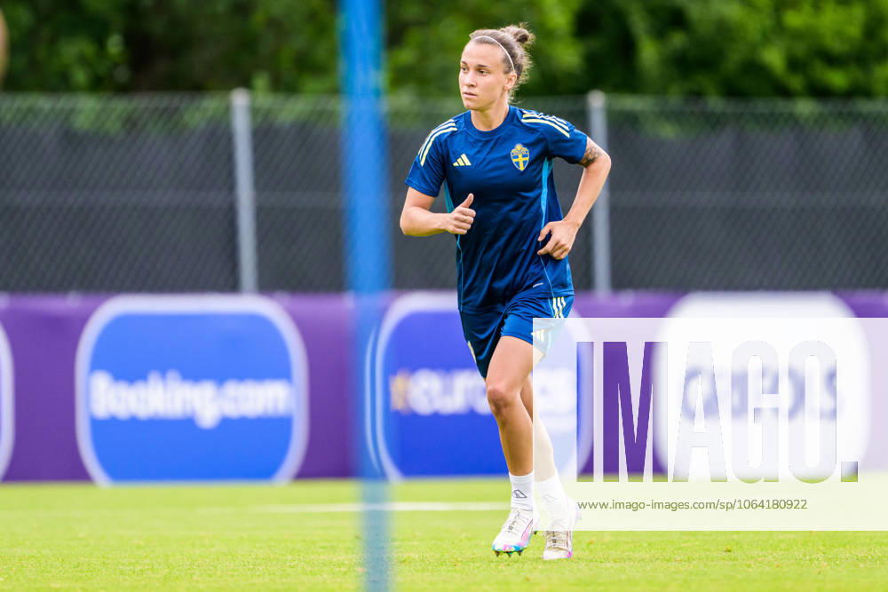 Julia Zigiotti Olme of the Swedish women s national football team at a training session during the UEFA Women s Euro 2025 Championship on July 16, 2025 in Cam Photo Ludvig Thunman BILDBYRAN code LT LT0720 fotboll football soccer fotbolls em europamästerskap em uefa womens euro uefa womens european football championship womens euro 2025 dam kvinner women träning practice training sverige sweden day 15 bbeng