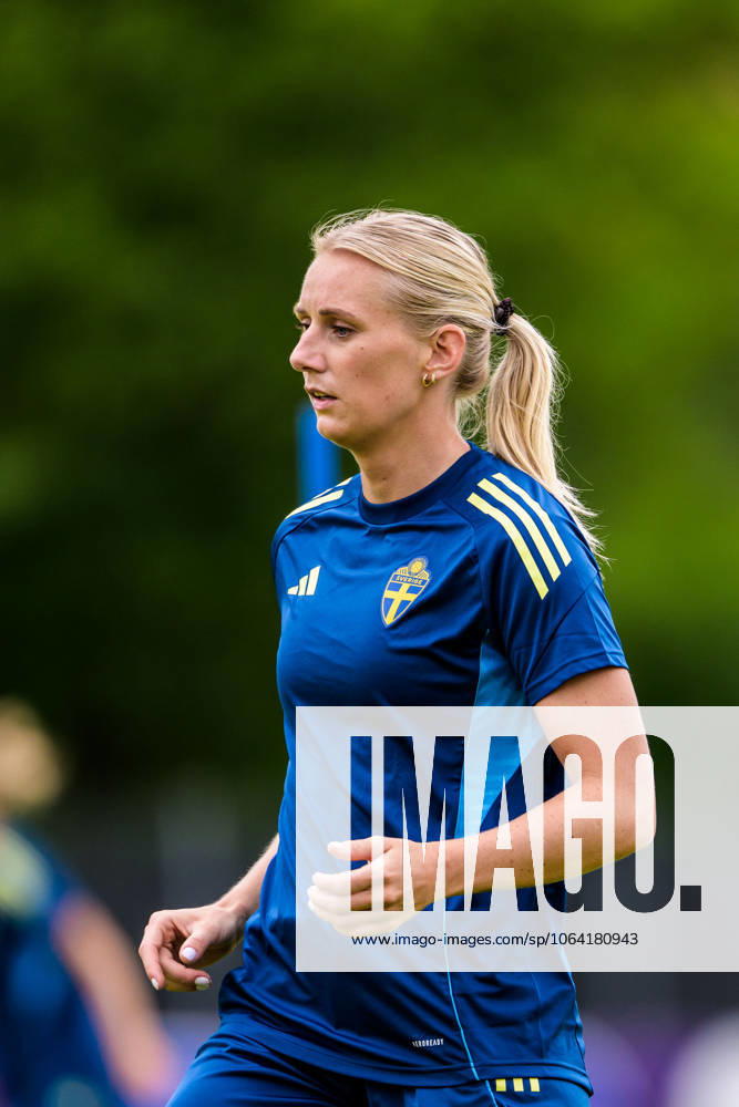 Stina Blackstenius of the Swedish women s national football team at a training session during the UEFA Women s Euro 2025 Championship on July 16, 2025 in Cam Photo Ludvig Thunman BILDBYRAN code LT LT0720 fotboll football soccer fotbolls em europamästerskap em uefa womens euro uefa womens european football championship womens euro 2025 dam kvinner women träning practice training sverige sweden day 15 bbeng