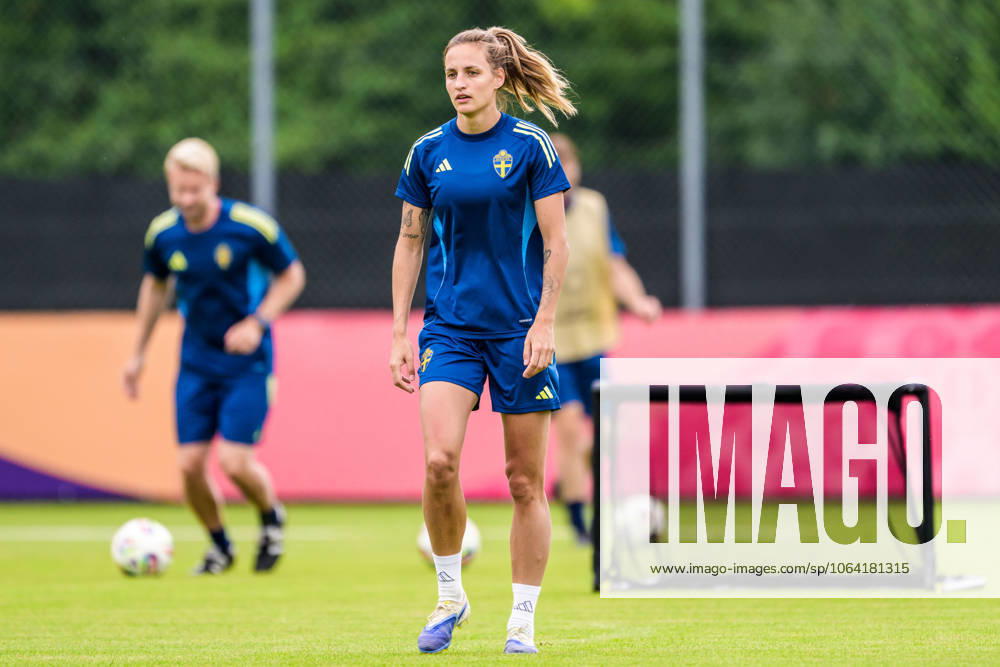 Nathalie Björn of the Swedish women s national football team at a training session during the UEFA Women s Euro 2025 Championship on July 16, 2025 in Cam Photo Ludvig Thunman BILDBYRAN code LT LT0720 fotboll football soccer fotbolls em europamästerskap em uefa womens euro uefa womens european football championship womens euro 2025 dam kvinner women träning practice training sverige sweden day 15 bbeng