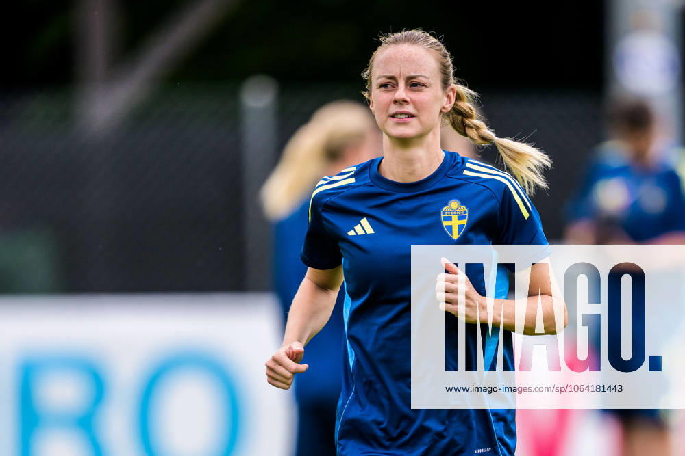 Amanda Ilestedt of the Swedish women s national football team at a training session during the UEFA Women s Euro 2025 Championship on July 16, 2025 in Cam Photo Ludvig Thunman BILDBYRAN code LT LT0720 fotboll football soccer fotbolls em europamästerskap em uefa womens euro uefa womens european football championship womens euro 2025 dam kvinner women träning practice training sverige sweden day 15 bbeng