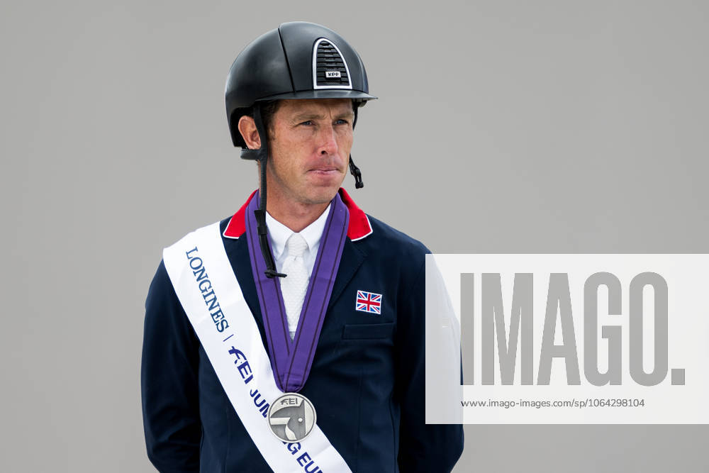 Scott Brash of Great Britain with horse Hello Folie with his silver medal on the podium after the individual final at the 2025 FEI Jumping European Championship on July 20, 2025 in A Coruna Photo Emma Wallskog BILDBYRAN COP 320 EW0554 ridsport equestrian hoppnings em sweden 2025 fei jumping european championship bbeng individuell final em em i hoppning silver