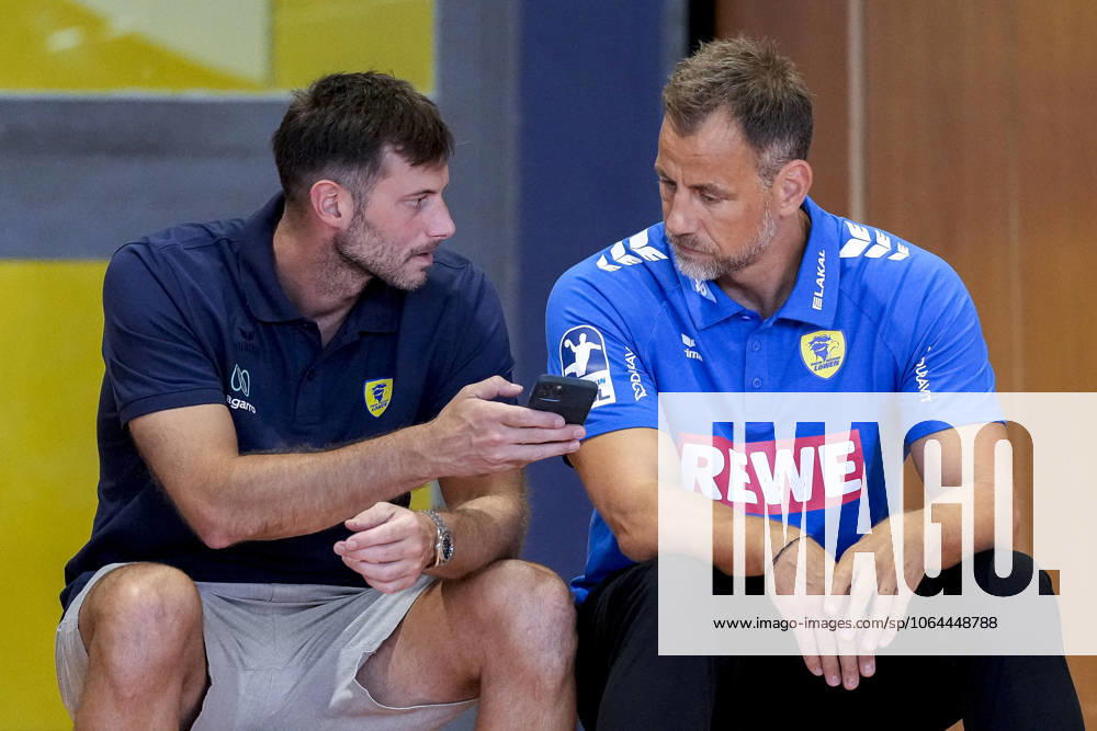 From left Uwe Gensheimer Sports Director, RNL , Maik Machulla Coach, Head Coach, RNL , in conversation, Discussion on the pitch, Action, Action, Game scene, 25 07 2025, Schwetzingen Germany , Handball, Patrick Lengler Cup, HG Oftersheim Schwetzingen Rhein Neckar Löwen