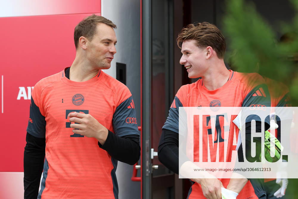 Manuel Neuer FC Bayern Muenchen, 01 with Jonas Urbig FC Bayern Muenchen, 40 , GER, Training, FC Bayern Muenchen, Football, Season 2025 2026, 31 07 2025, GER, Training, FC Bayern Muenchen, Football, Season 2025 2026, 31 07 2025 Muenchen