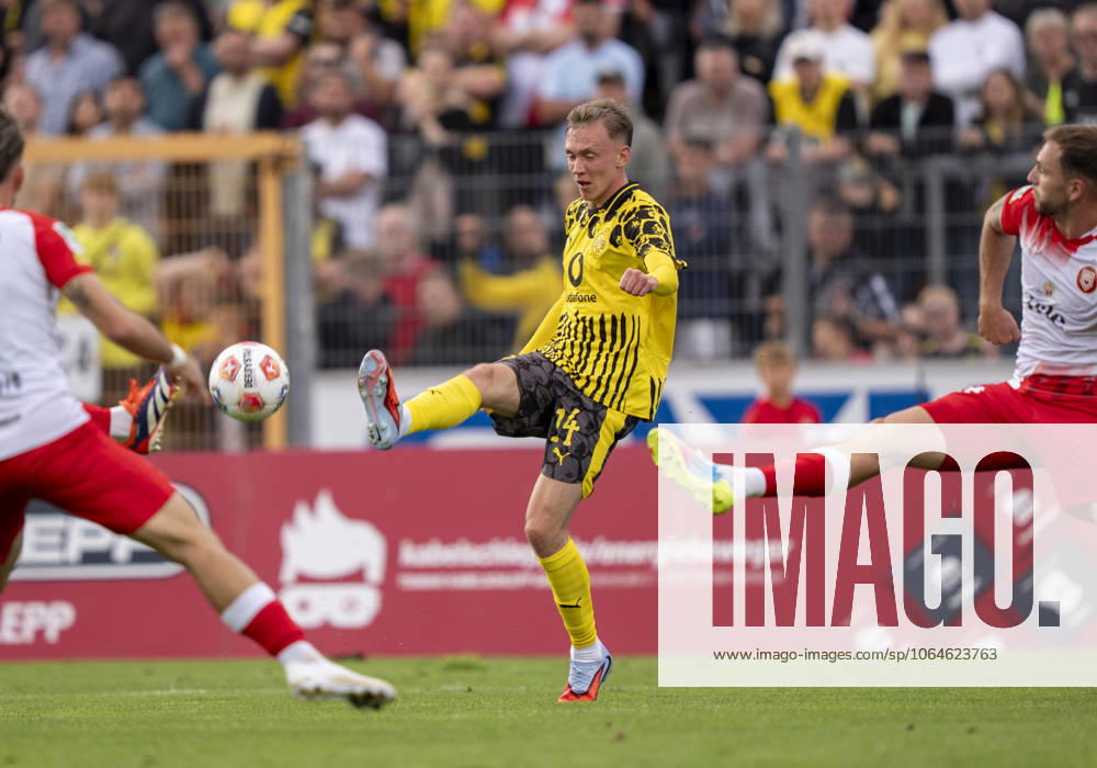 Maximilian Beier Borussia Dortmund, 14 Sportfreunde Siegen Borussia Dortmund 30 07 2025 Soccer, Test match, GER, Siegen, Leimbachstadion Siegen