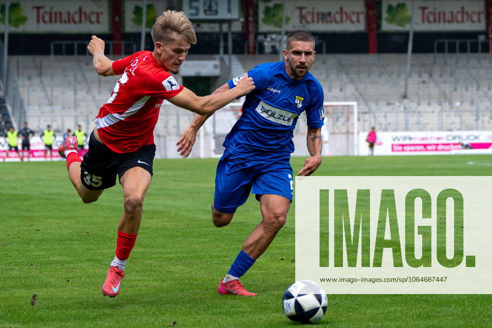 Lukas Stoppel SG Sonnenhof Großaspach, 35 in duel with Jonas Braendle TSG Balingen, 27 , SG Sonnenhof Großaspach vs TSG Balingen, Soccer, Regionalliga Südwest, Matchday 1, Season 2025 2026, 02 08 2025 SG Sonnenhof Großaspach vs TSG Balingen, Soccer, Regionalliga Südwest, Matchday 1, Season 2025 2026, 02 08 2025 Aspach
