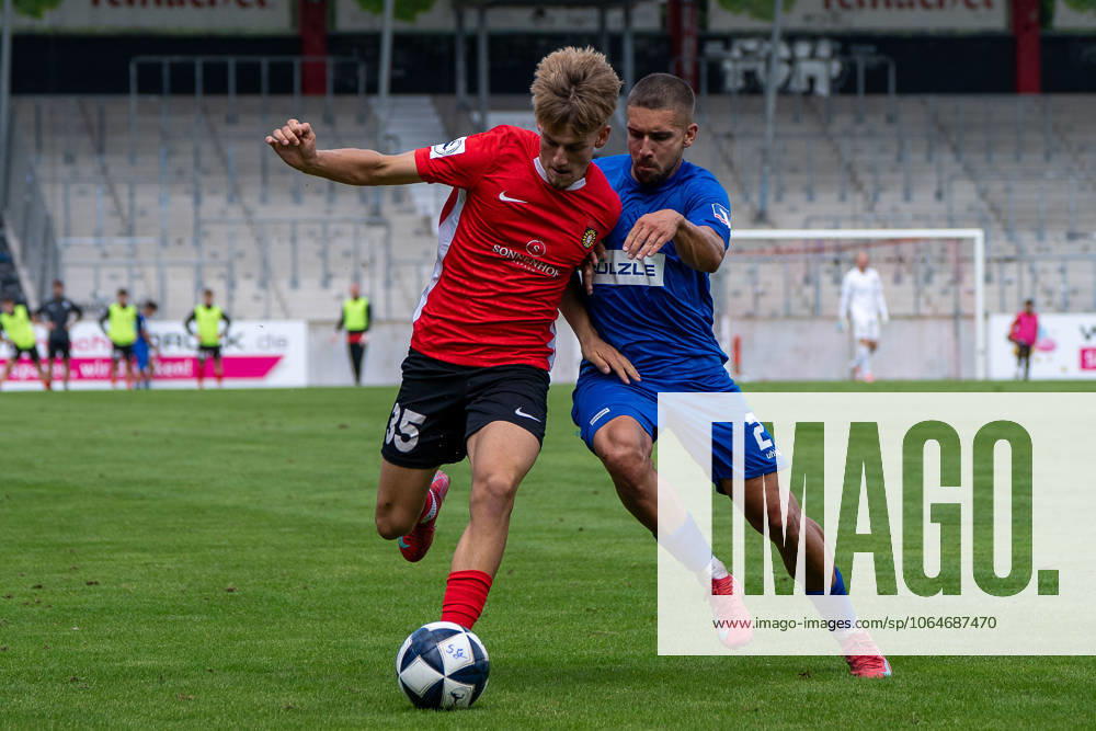 Lukas Stoppel SG Sonnenhof Großaspach, 35 in duel with Jonas Braendle TSG Balingen, 27 , SG Sonnenhof Großaspach vs TSG Balingen, Soccer, Regionalliga Südwest, Matchday 1, Season 2025 2026, 02 08 2025 SG Sonnenhof Großaspach vs TSG Balingen, Soccer, Regionalliga Südwest, Matchday 1, Season 2025 2026, 02 08 2025 Aspach