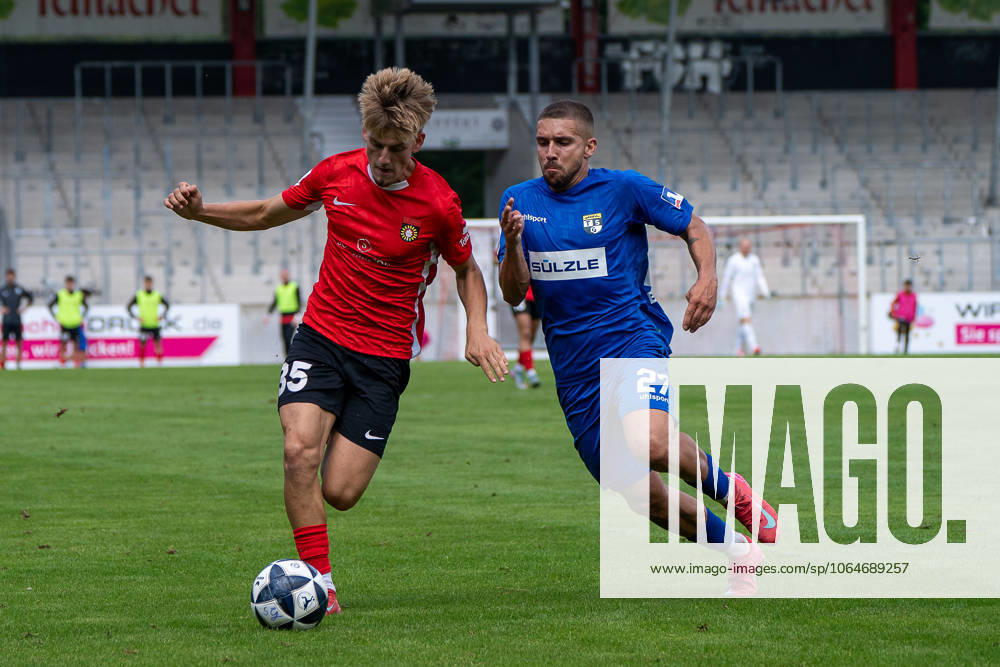 Lukas Stoppel SG Sonnenhof Großaspach, 35 in duel with Jonas Braendle TSG Balingen, 27 , SG Sonnenhof Großaspach vs TSG Balingen, Soccer, Regionalliga Südwest, Matchday 1, Season 2025 2026, 02 08 2025 SG Sonnenhof Großaspach vs TSG Balingen, Soccer, Regionalliga Südwest, Matchday 1, Season 2025 2026, 02 08 2025 Aspach