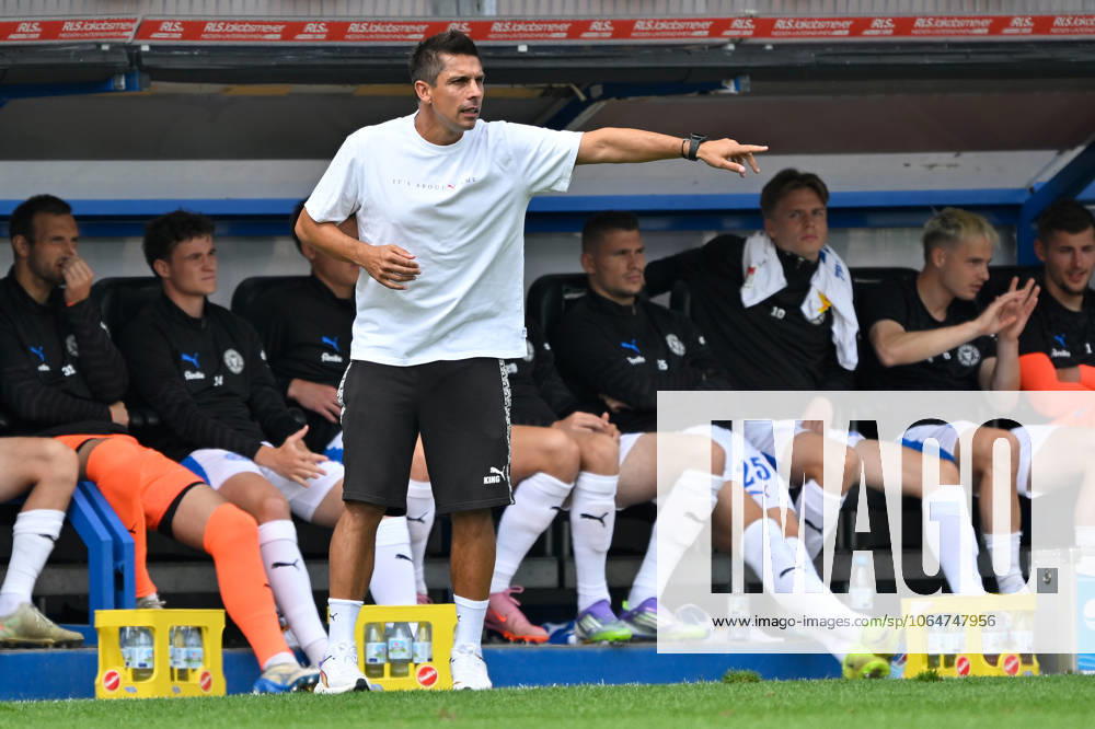 Paderborn, Home Deluxe Arena, 02 08 25, GER, Herren, 2 Bundesliga, Saison 2025 2026, SC Paderborn 07 KSV Holstein Kiel Bild Trainer Marcel RAPP Kiel DFL regulations prohibit any use of photographs as image sequences and or quasi video NRW Germany