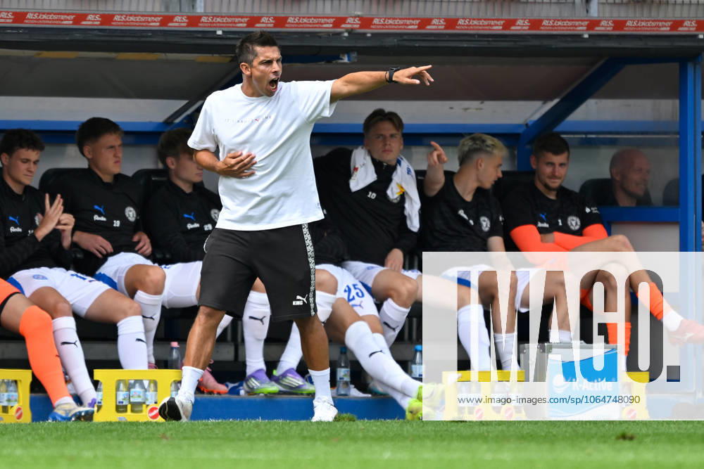 Paderborn, Home Deluxe Arena, 02 08 25, GER, Herren, 2 Bundesliga, Saison 2025 2026, SC Paderborn 07 KSV Holstein Kiel Bild Trainer Marcel RAPP Kiel DFL regulations prohibit any use of photographs as image sequences and or quasi video NRW Germany