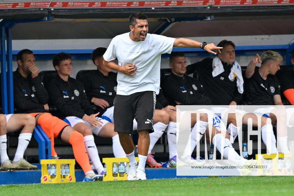Paderborn, Home Deluxe Arena, 02 08 25, GER, Herren, 2 Bundesliga, Saison 2025 2026, SC Paderborn 07 KSV Holstein Kiel Bild Trainer Marcel RAPP Kiel DFL regulations prohibit any use of photographs as image sequences and or quasi video NRW Germany
