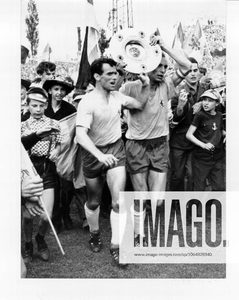 Football Bundesliga Eintracht Brunswick 1 FC Nuernberg 4 1 2 0 Brunswick is German Football champion u B Z Walter Schmidt left and Joachim Baese at the Honorary round 03 06 1967 in Brunswick Stadium Hamburg Road Germany