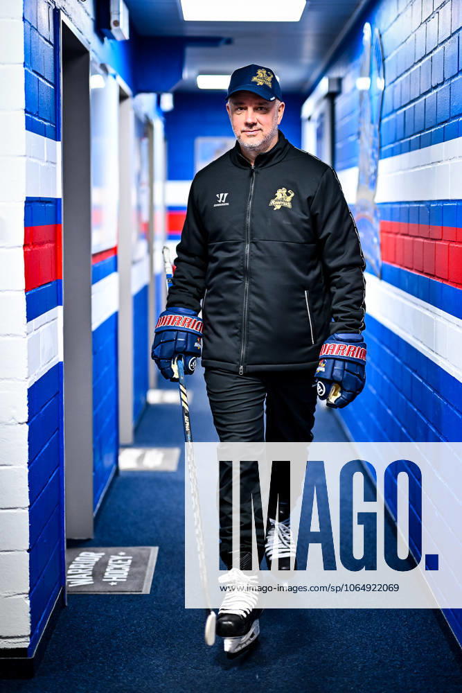 Stefan Nyman Head Coach, Head Coach, Iserlohn Roosters , GER, first joint ice training of the Iserlohn Roosters, ice hockey, Penny DEL, season preparation, season 2025 2026, 09 08 2025, GER, first joint ice training of the Iserlohn Roosters, ice hockey, Penny DEL, season preparation, season 2025 2026, 09 08 2025 Iserlohn
