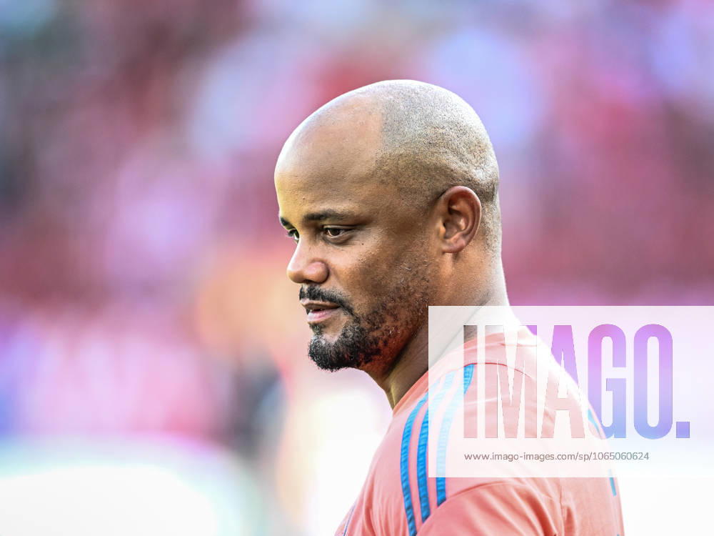 Trainer Vincent Kompany Bayern Muenchen Looks on during the pre season friendly match between Grasshopper Club Zürich and FC Bayern München at Stadion Letzigrund on August 12, 2025 in Zurich, Switzerland Photo by Harry Langer DeFodi Images