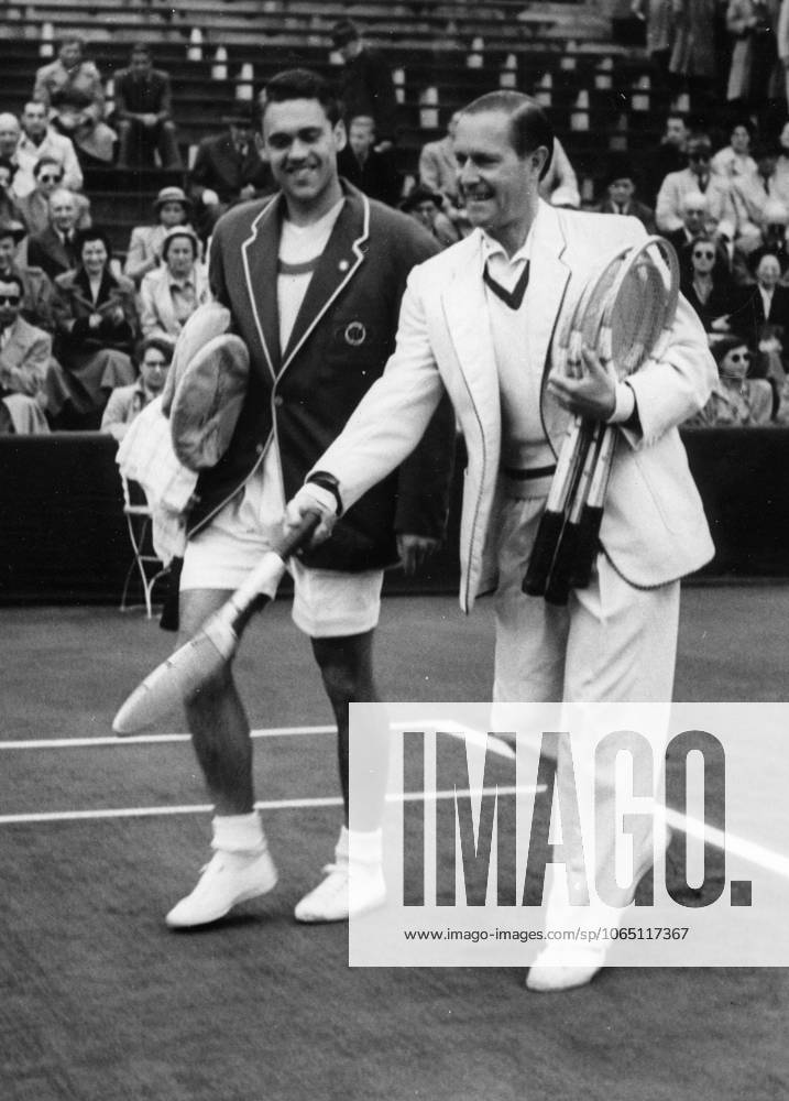 Tennis Davis Cup, 2 Round Germany Denmark 4 1 u B Z Gottfried from Cramm right ger and Kurt Nielsen Denmark 18 05 1951 in Berlin Germany