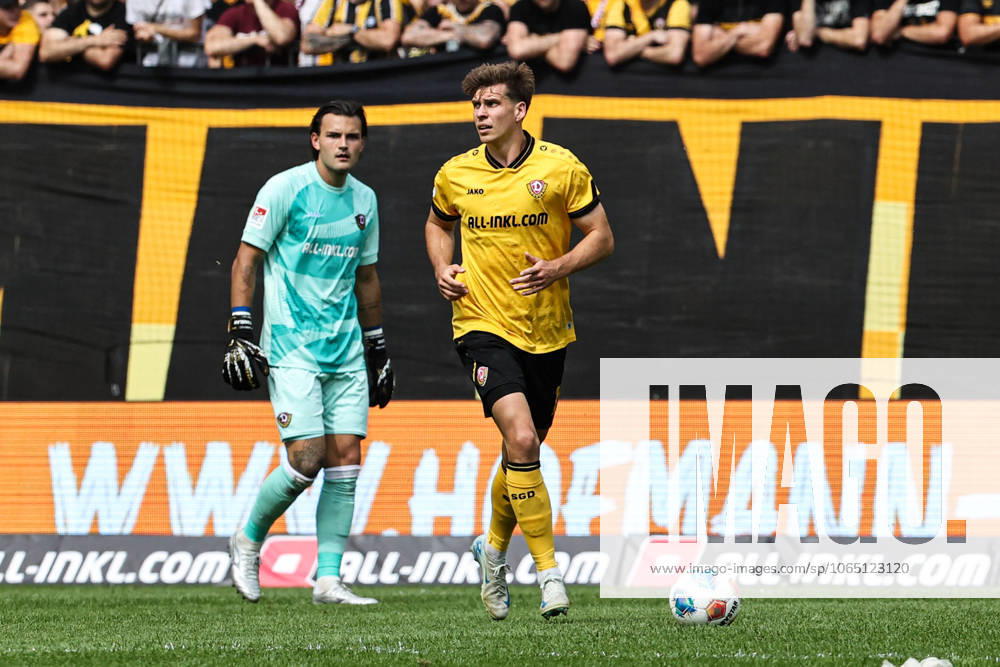 Alexander Rossipal SG Dynamo Dresden,19 and goalkeeper Tim Schreiber SG Dynamo Dresden,1 2 Soccer Bundesliga season 2025 2026 SG Dynamo Dresden vs 1 FC Magdeburg at Rudolf Harbig Stadium in Dresden action,soccer,man,men,Germany