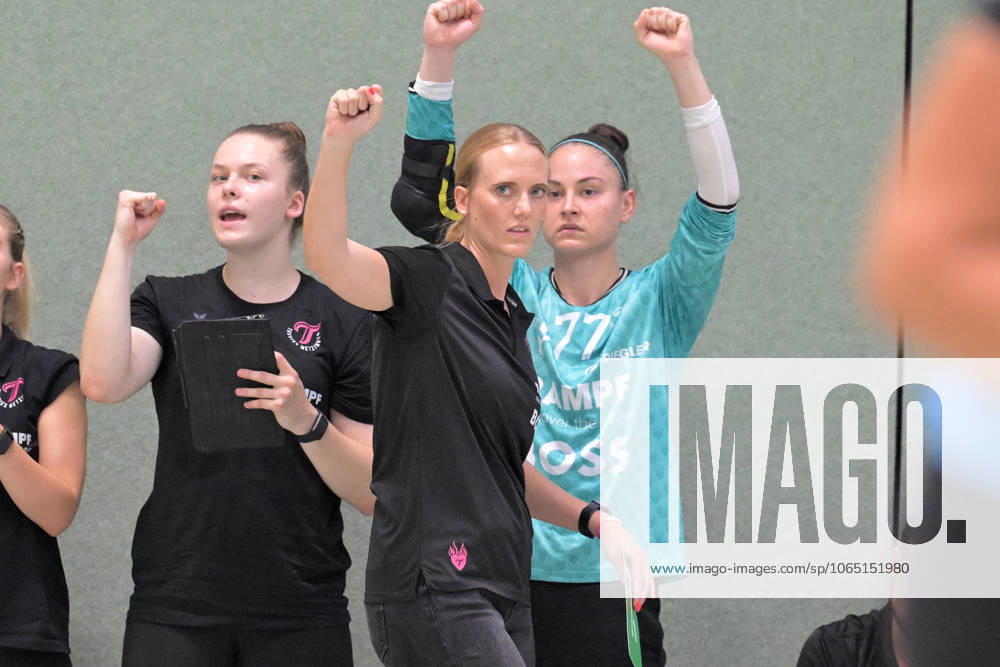 Miriam Hirsch TusSies Metzingen, Coach TusSies Metzingen vs Sport Union Neckarsulm, Handball, Alsco HBF, Test match, Season 2025 2026, 15 08 2025 TusSies Metzingen vs Sport Union Neckarsulm, Handball, Alsco HBF, Test match, Season 2025 2026, 15 08 2025 Metzingen