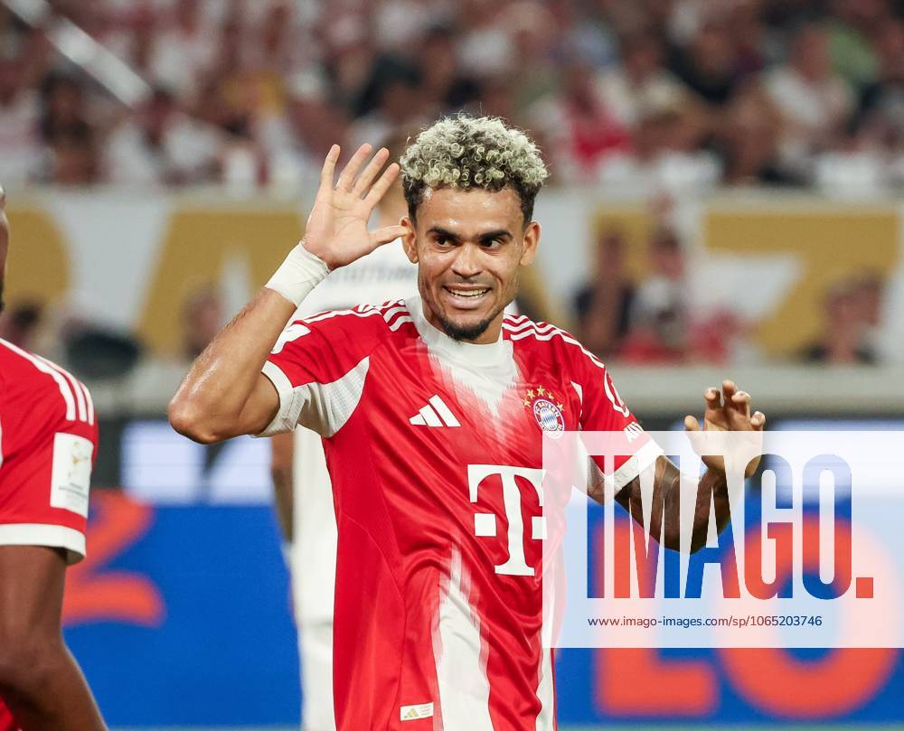 Luis Diaz 14 FC Bayern Muenchen gesticulates, VfB Stuttgart vs FC Bayern Muenchen, DFL, Bundesliga, Season 2025 2026, Franz Beckenbauer Supercup 2025, 16 08 2025 DFB regulations prohibit any use of photographs as image sequences and or quasi video Stuttgart Baden Wuerttemberg Germany