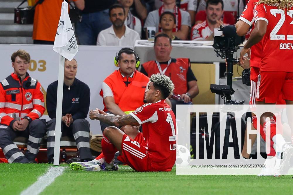 Goal celebration of Luis Diaz 14 FC Bayern Muenchen to 0 2, VfB Stuttgart vs FC Bayern Muenchen, Soccer, Franz Beckenbauer Supercup, 16 08 2025 Stuttgart Baden Wuerttemberg Germany