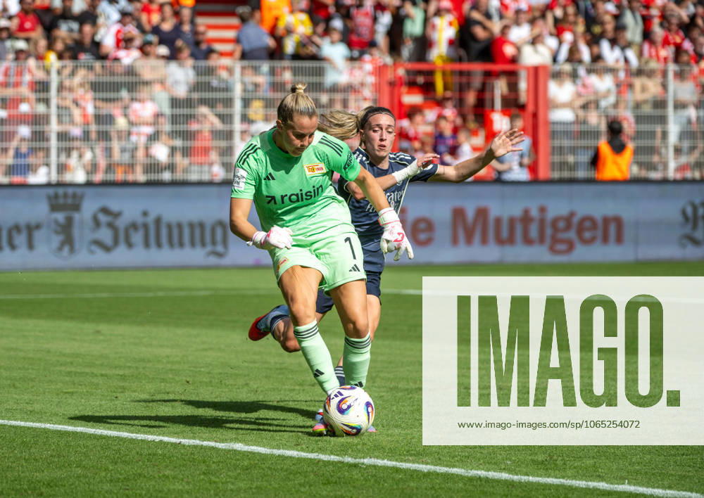 Soccer, Women, Test match, Season 2025 2026, 1 FC Union Berlin Real Madrid, f l Goalkeeper Cara Bösl 1 Women 1 FC Union , Eva Navarro Real Madrid , 17 08 2025,