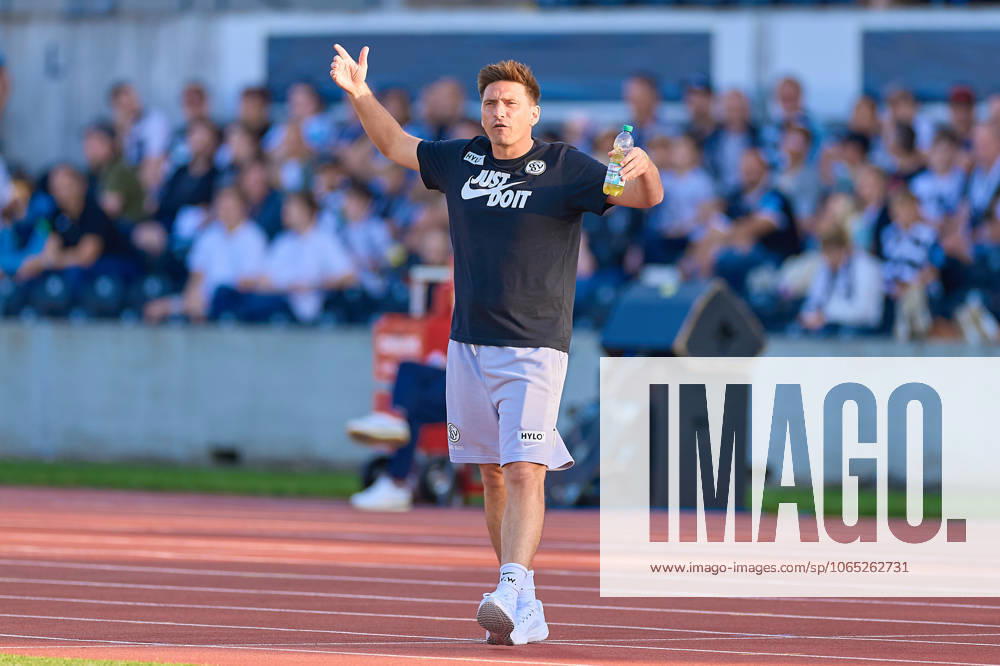 Vincent Wagner SV 07 Elversberg, head coach gestures, calls, indicates, portrait, cropped GER, SSV 1846 Ulm vs SV 07 Elversberg, Football, Mens DFB Cup, 1 round, Season 2025 2026, 17 08 2025 DFB regulations prohibit any use of photographs as image sequences and or quasi video GER, SSV 1846 Ulm vs SV 07 Elversberg, Football, Mens DFB Cup, 1 round, Season 2025 2026, 17 08 2025 Ulm