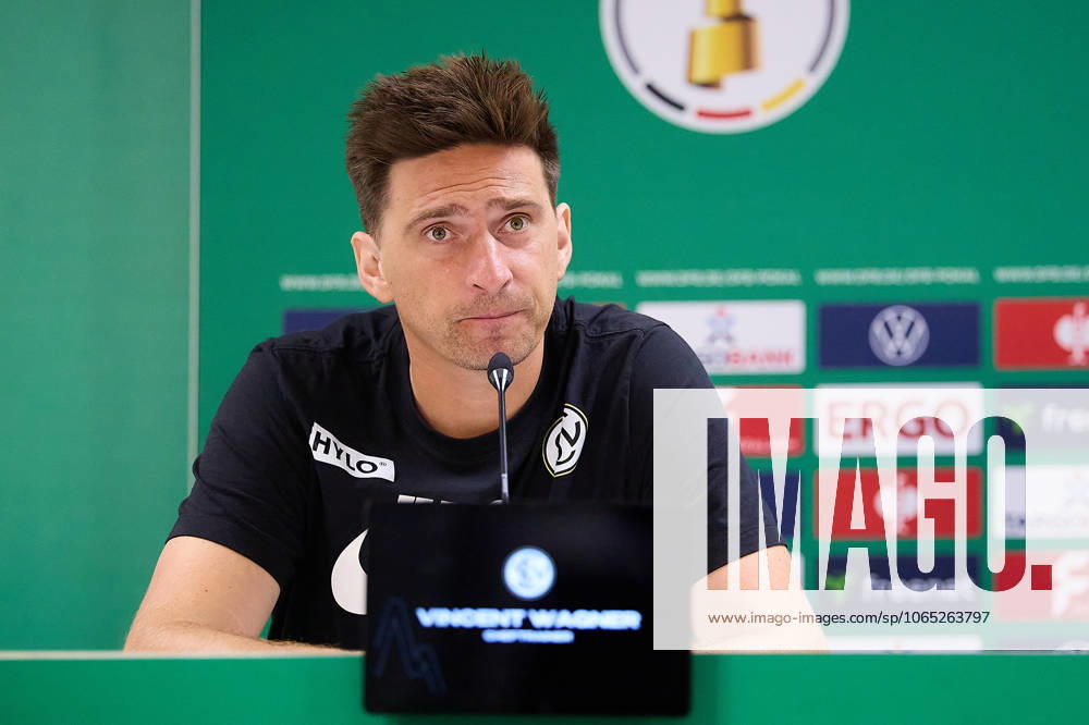 Vincent Wagner SV 07 Elversberg, Head coach in the press conference after the match, Portrait GER, SSV 1846 Ulm vs SV 07 Elversberg, Football, Mens DFB Cup, 1 round, Season 2025 2026, 17 08 2025 DFB regulations prohibit any use of photographs as image sequences and or quasi video GER, SSV 1846 Ulm vs SV 07 Elversberg, Football, Mens DFB Cup, 1 round, Season 2025 2026, 17 08 2025 Ulm