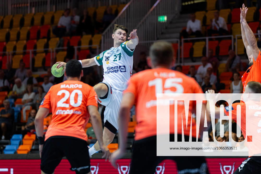 Oskar SUNNEFELDT FRISCH AUF Goeppingen, 27 scores a goal, Action, Goal throw Kadetten Schaffhausen KSH vs FRISCH AUF Goeppingen FAG , Handball, Men, Falken Cup 2025 Kadetten season opener, Season 2025 2026, 20 08 2025 Kadetten Schaffhausen KSH vs FRISCH AUF Goeppingen FAG , Handball, Men, Falken Cup 2025 Kadetten season opener, Season 2025 2026, 20 08 2025 Schaffhausen