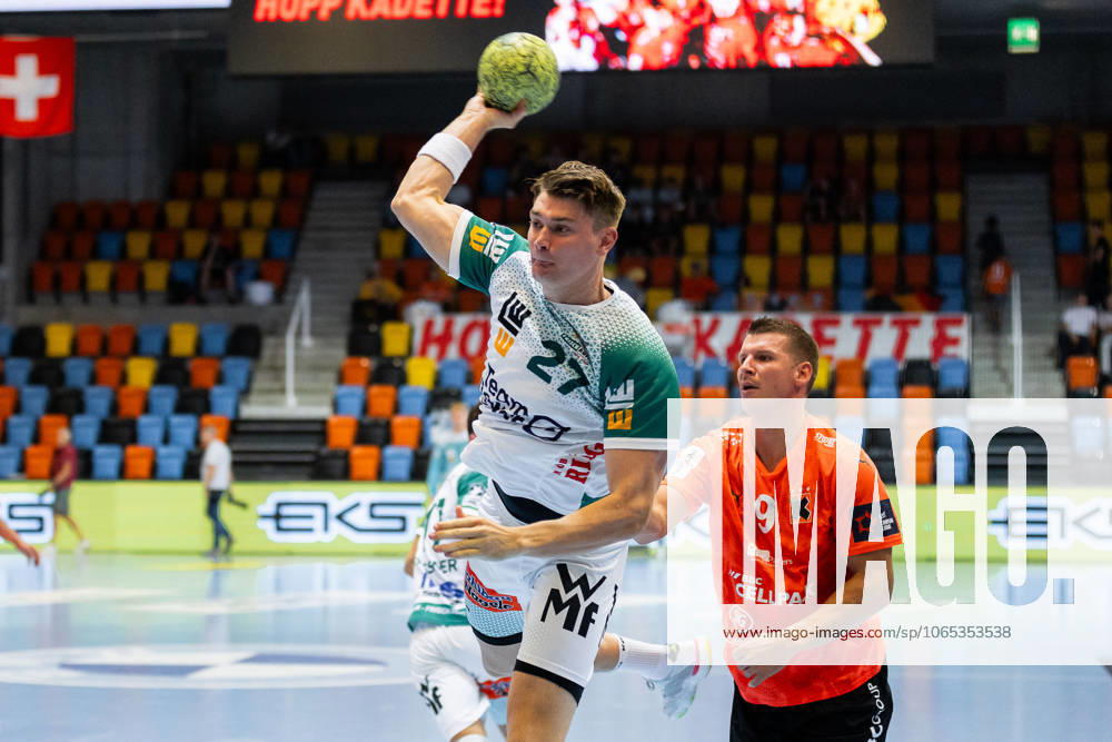 Oskar SUNNEFELDT FRISCH AUF Goeppingen, 27 scores a goal, Action, Goal throw Kadetten Schaffhausen KSH vs FRISCH AUF Goeppingen FAG , Handball, Men, Falken Cup 2025 Kadetten season opener, Season 2025 2026, 20 08 2025 Kadetten Schaffhausen KSH vs FRISCH AUF Goeppingen FAG , Handball, Men, Falken Cup 2025 Kadetten season opener, Season 2025 2026, 20 08 2025 Schaffhausen